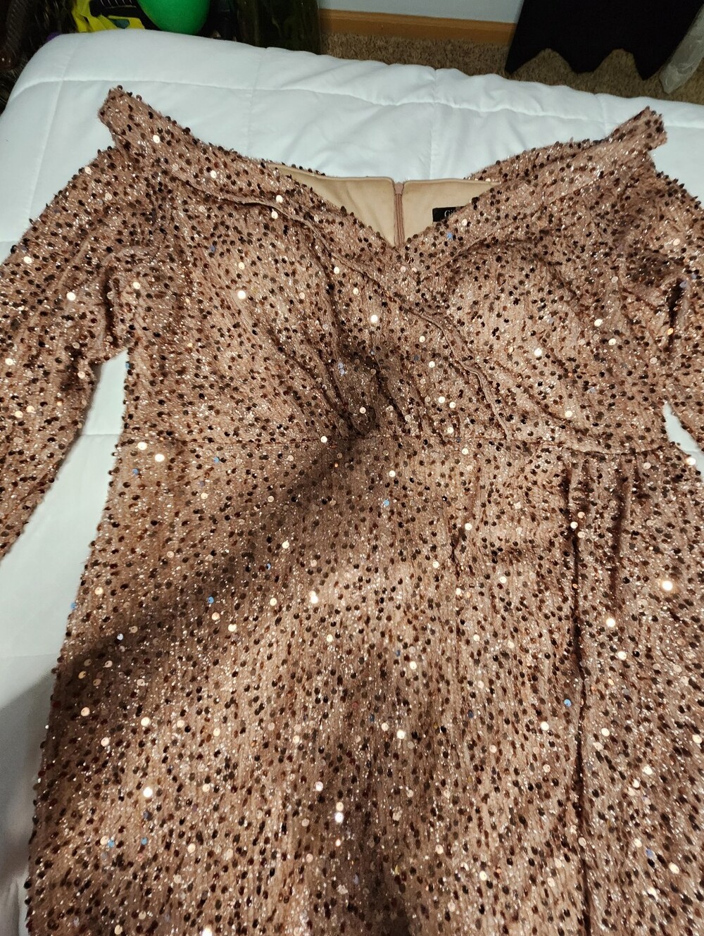 Giffniseti Sequin Off-Shoulder Cocktail Dress in Rose Gold